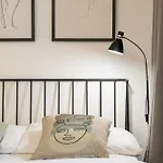 Comfort - 5 Min Walk To Nivy Bus Station And Twin * Bratislava